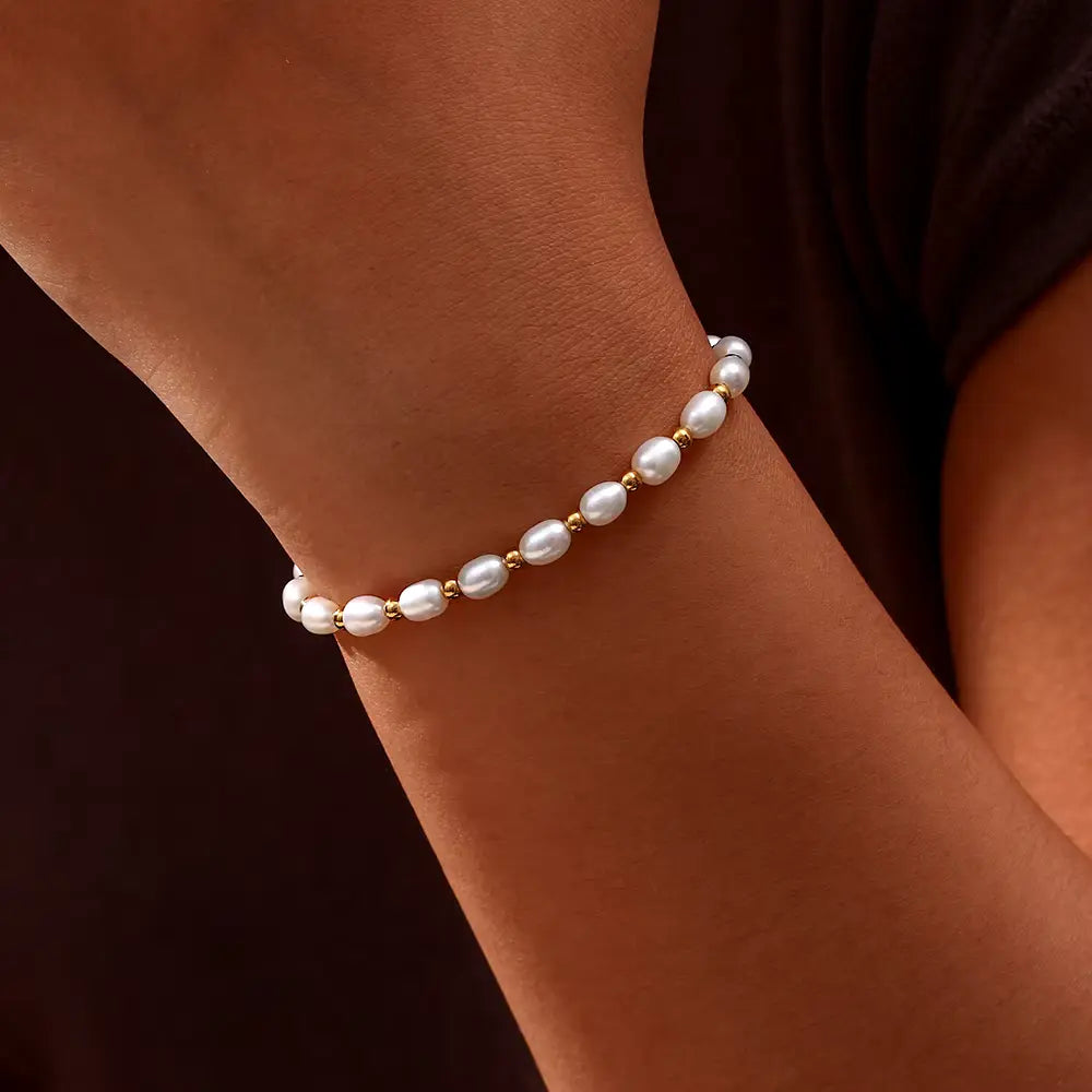 Elegantes romantisches Perlenarmband