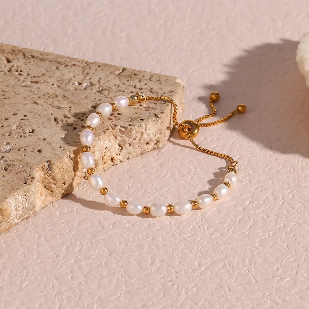 Elegantes romantisches Perlenarmband