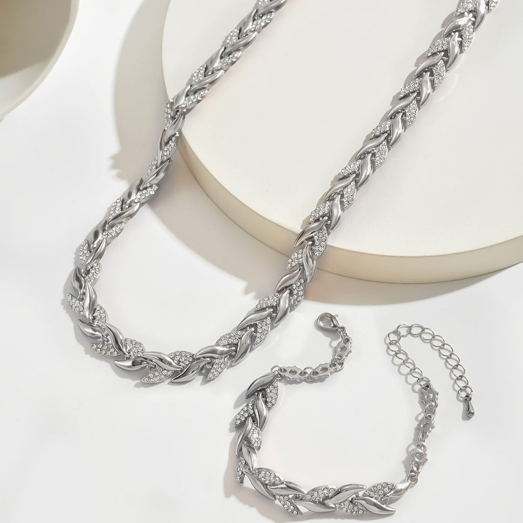 Elegantes Fischschwanz Set mit Glas Strasssteinen