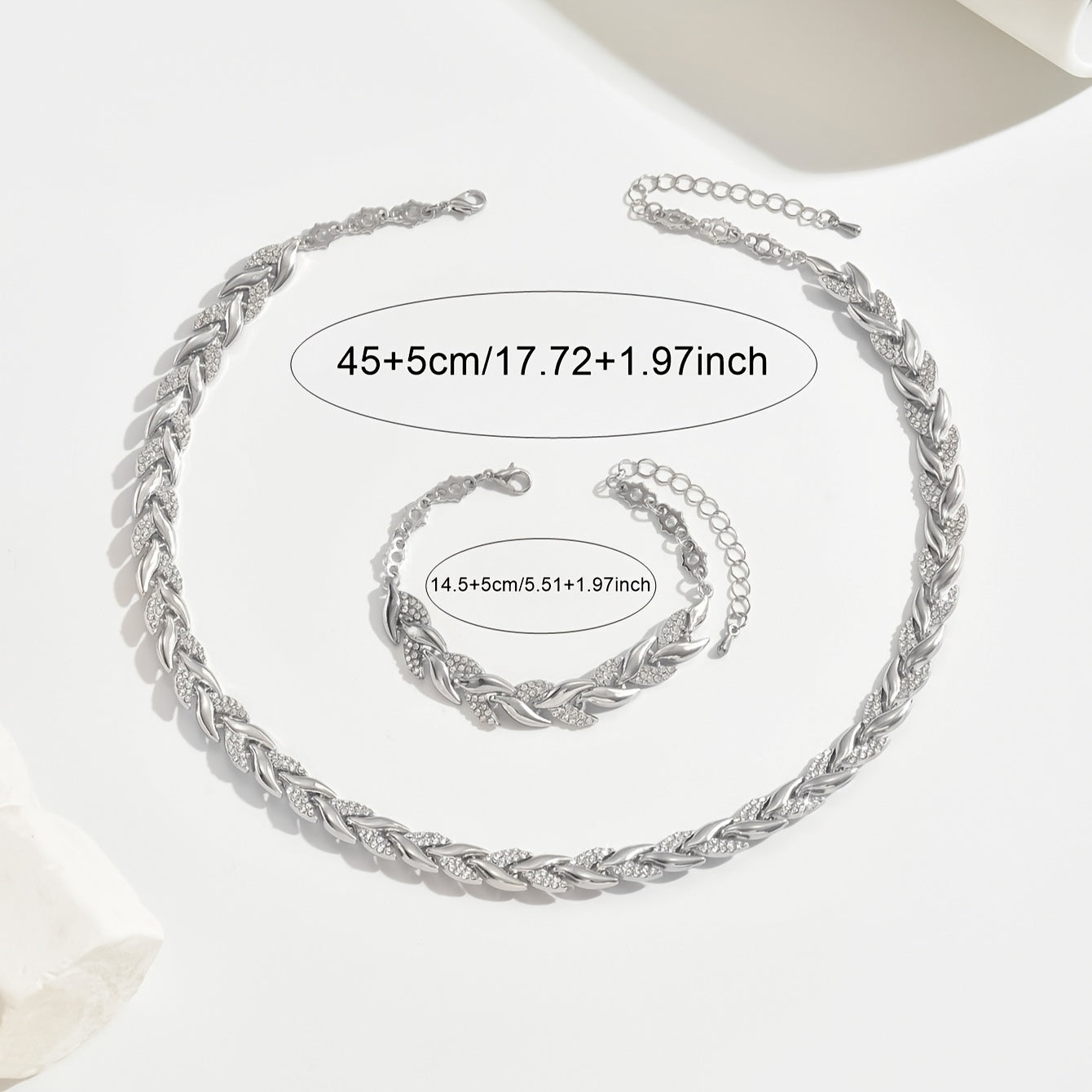 Elegantes Fischschwanz Set mit Glas Strasssteinen