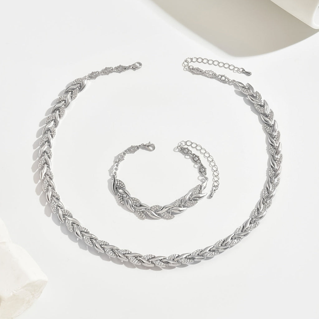 Elegantes Fischschwanz Set mit Glas Strasssteinen