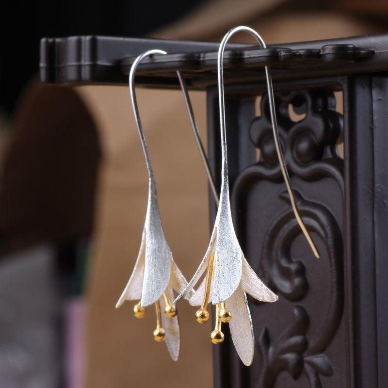 Elegante silberne Blumen Ohrringe
