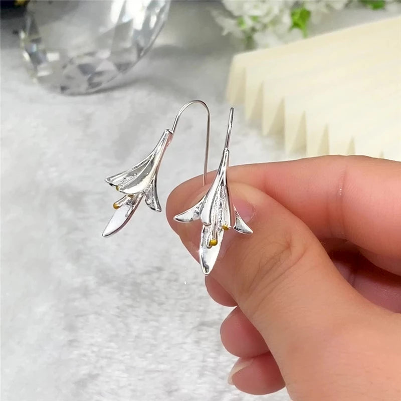 Elegante silberne Blumen Ohrringe