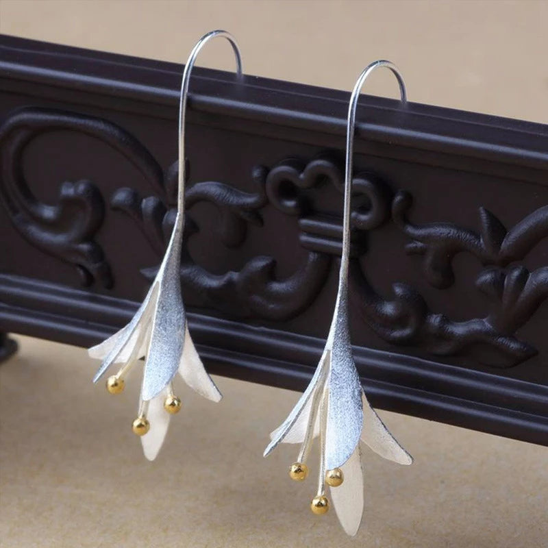 Elegante silberne Blumen Ohrringe