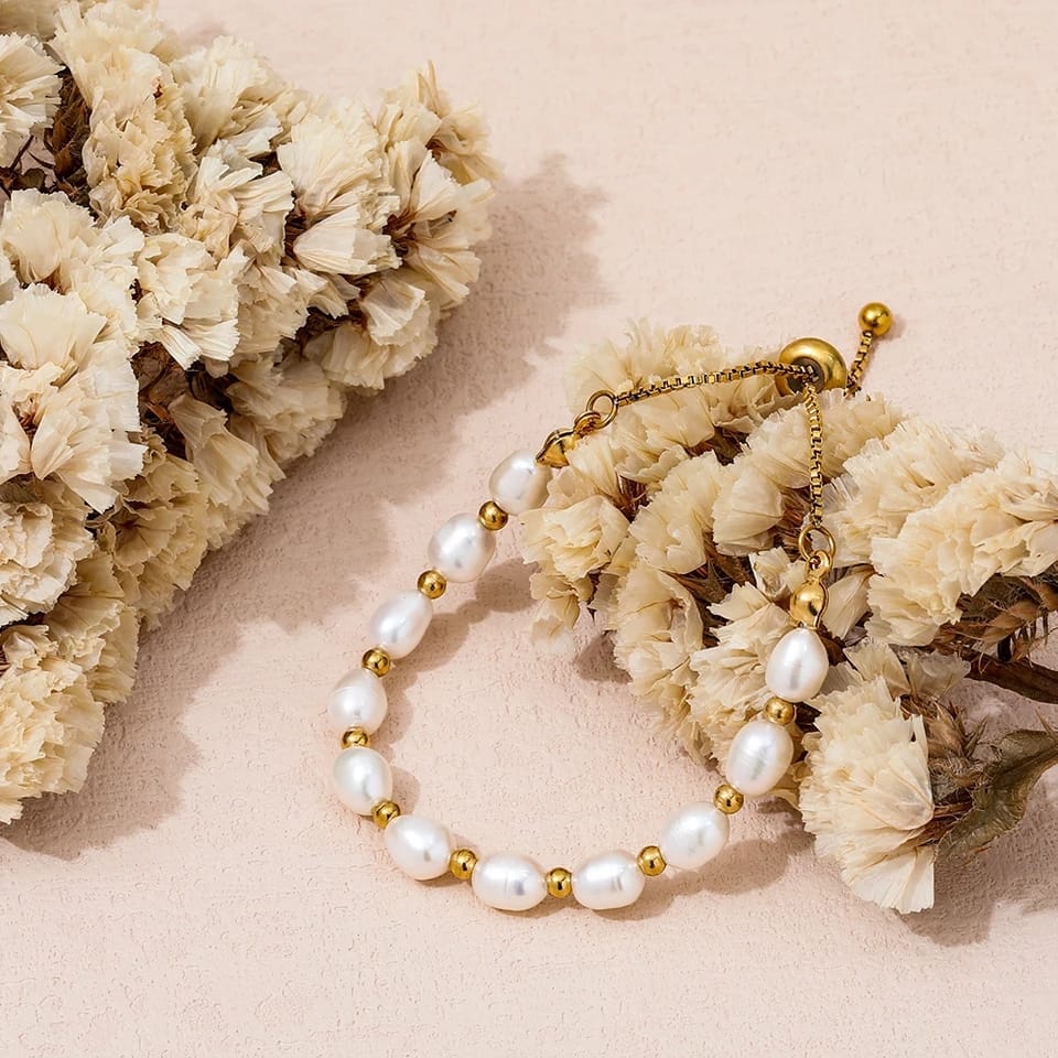 Elegantes romantisches Perlenarmband