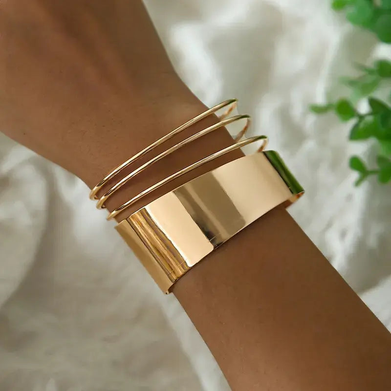 Schickes goldenes Vintage Armband