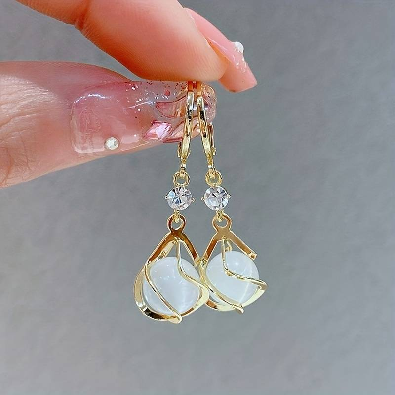 Elegante weiße Opal Tropfenohrringe